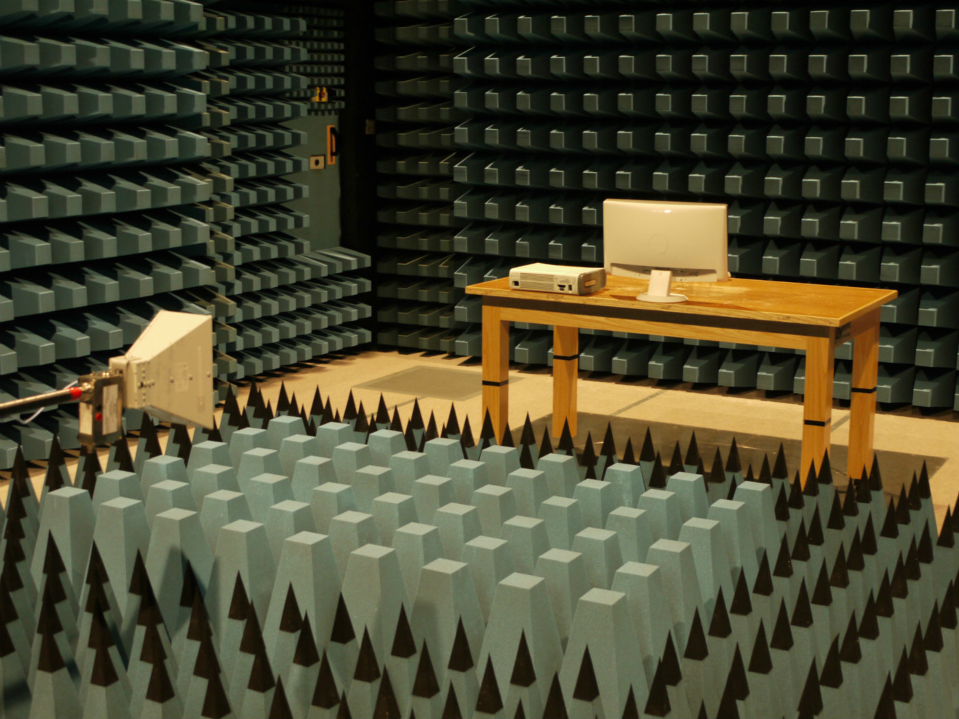 緊貼最新FCC發(fā)布，共同面對(duì)未來(lái)新挑戰(zhàn)