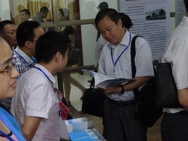 肖良副秘書長參加2014年“全國檢測實(shí)驗(yàn)室開放日”活動(dòng)