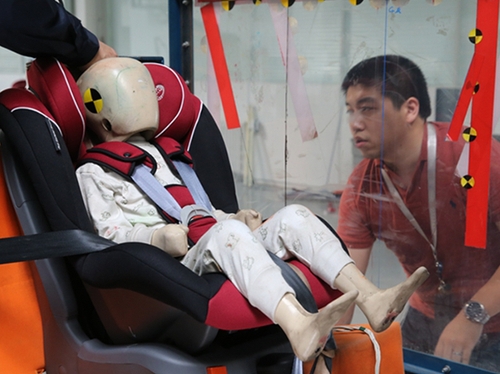 揭秘兒童安全座椅測(cè)試實(shí)驗(yàn)9