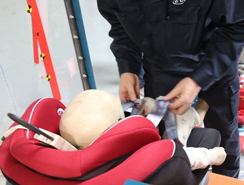 揭秘兒童安全座椅測(cè)試實(shí)驗(yàn)8