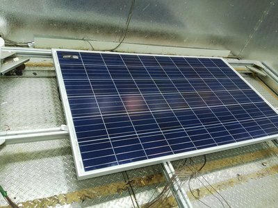 無熱斑光伏組件和傳統(tǒng)光伏組件熱斑溫度對比