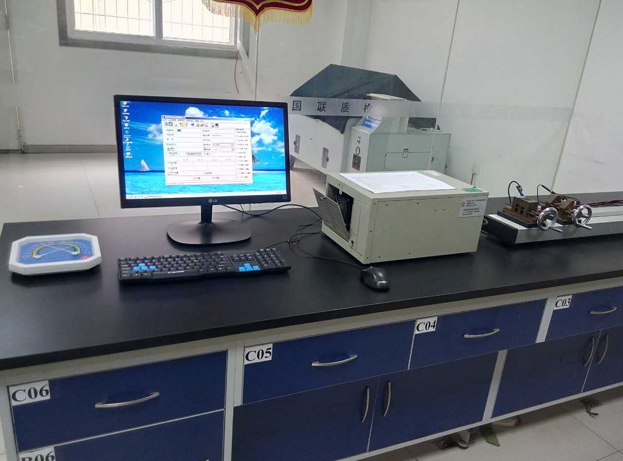 測(cè)試系統(tǒng)主機(jī)和顯示屏