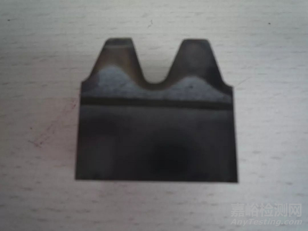 小模數(shù)大型薄壁齒圈感應淬火裂紋 原因分析