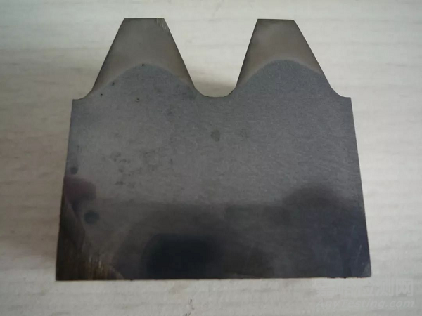 小模數(shù)大型薄壁齒圈感應淬火裂紋 原因分析