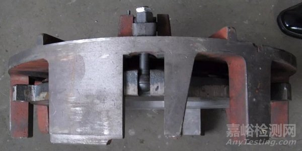 推土機(jī)主離合器分離桿螺栓斷裂失效分析