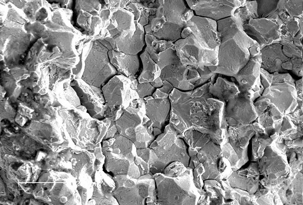 不銹鋼螺栓斷裂失效分析