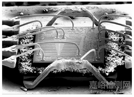 如何在擁擠的電路板上實現(xiàn)低EMI的高效電源設計？