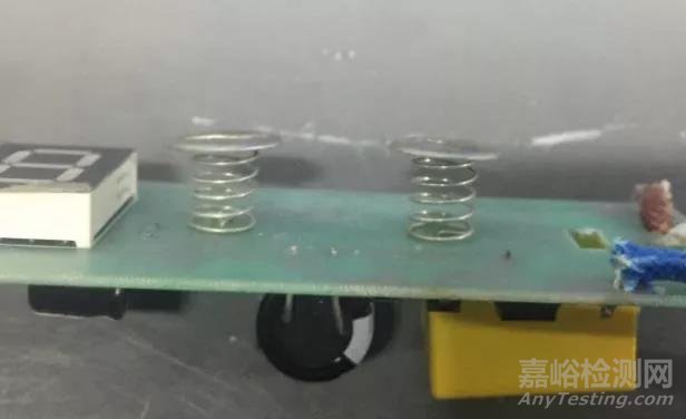 壓緊帶電彈簧的觸摸面板塑料是否算“支撐”帶電部件？（附?jīng)Q議翻譯）