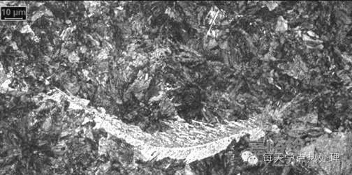 魏氏體與上貝氏體的判別