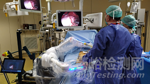 腹腔鏡機器人加碼云端與AI功能獲批FDA