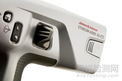 強生推出全球首款3D立體成釘腔鏡吻合器